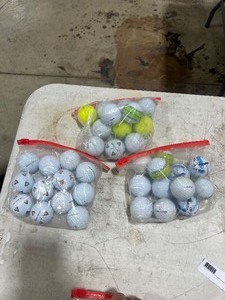 lot 159 image: 36 TAYLORMADE GOLF BALLS