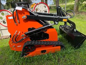 lot 3077 image: 2025 FUTURE Skid Steer Loader (FT36C)