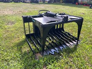 lot 3145 image: FUTURE Mini Skid Steer Grapple (FT-HWG44C)