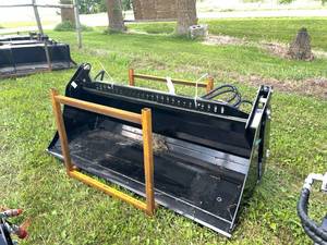 lot 1612 image: FUTURE 72 in Multi-Purpose 4 in 1 Skid Steer Bucket (FT-KH72F)