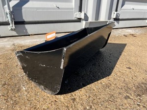 lot 6257 image: FUTURE Tilting Excavator Bucket 32 Inch