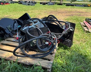 lot 5034 image: FUTURE Mini Skid Stump Grinder - side swing model (FT C-SZYMJ)