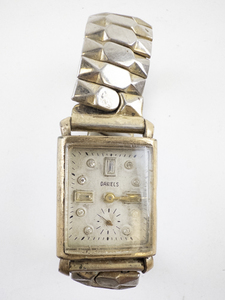 lot 22 image: Mens Daniels Tank Style Silver Tone base metal Mechanical Watch. Not Working