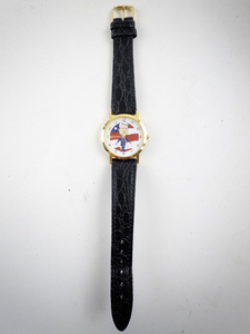 lot 59 image: Mens Unknown  Bill Clinton political cartoon Gold Tone Base Metal Quartz Analog watch. Not working