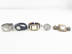 lot 62 image: Ladys Group of 5  Bangle Style Base Metal Quartz Analog Watches. not working