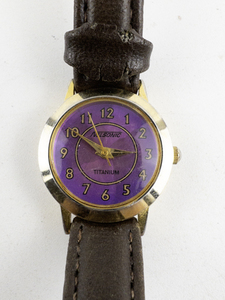 lot 78 image: Ladys Nelsonic Pink Dial Gold Tone base metal Quartz Analog watch. Not Working