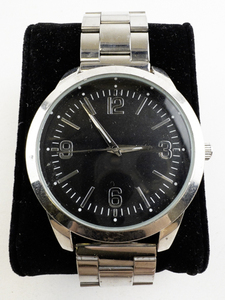 lot 98 image: Mens Unknown  Classic Black Dial Silver Tone Base Metal Quartz Analog watch. New Battery Installed