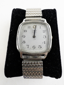 lot 143 image: Mens Timex Television Style Silver Tone Base Metal Quartz Analog watch. Does not run