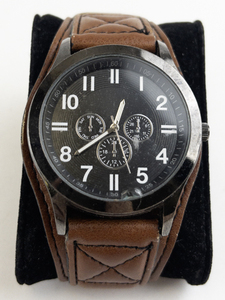 lot 165 image: Mens Unknown  With printed non functioning chronograph gray Tone base metal Quartz Analog watch. New battery