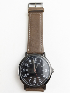 lot 212 image: Mens Unknown  black dial with red seconds hand black tone base metal Quartz Analog watch. new battery