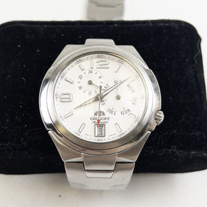 Men's Orient White dial day datesilver tone stainless steel Automatic Watch. Starts when shaken