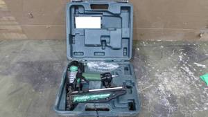 lot 15 image: Pneumatic Hitachi Finish Nailer With Case