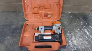 lot 18 image: Paslode 18 Ga. Pneumatic Nailer With Case