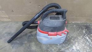 lot 19 image: Husky WetDry Vac