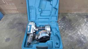 lot 20 image: Makita Siding Coil Nailer With Case