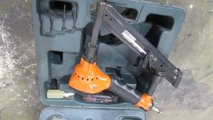 lot 44 image: Pneumatic Rap-A-Cap 150 With Case
