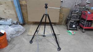 lot 95 image: RV Tripod Stand