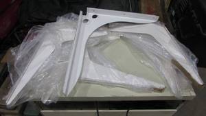 lot 125 image: Box of Shelving Brackets