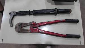 lot 135 image: Nail Puller and Bolt Cutter