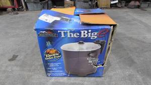 lot 140 image: Master Built Electric Fryer