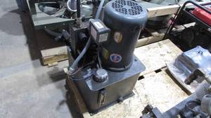 lot 158 image: Hydraulic Motor With Holding Tank