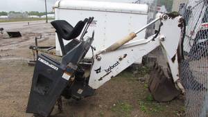lot 5 image: Melroe Backhoe Attachment for Skid Loader With 13 Bucket