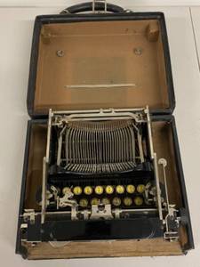 lot 4H image: Vintage Corona Folding #3 Typewriter with Case