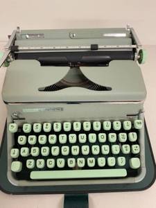 lot 8H image: Vintage Hermes 3000 Portable Typewriter with Carrying Case