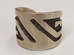 lot 16Y image: Sterling Silver Adjustable Engraved Ring 2.75g