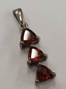 lot 27Y image: Garnet & Sterling Silver Pendant