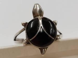lot 43Y image: Sterling Silver Turtle Ring with Black Stone