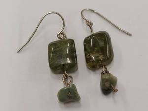 lot 44Y image: Beautiful Sterling Silver Green Stone Earrings