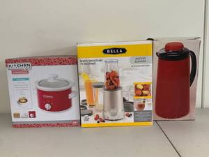lot 42A image: Bella Blender, Slow Cooker & Flask Set