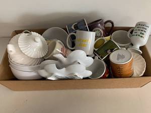 lot 63A image: Mixed Lot of Ceramic Dishes & Vintage Mugs