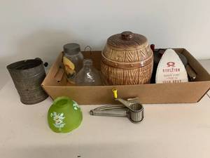 lot 64A image: Vintage Collectible Decor Lot Retro Kitchenware