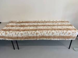 lot 76A image: Luxury Faux Fur Blanket - Large Patterned Soft Throw