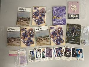 lot 60G image: Minnesota Vikings Media Guides, Cards, Pins, and More Collection