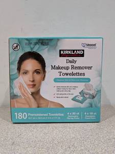 lot 24 image: KIRKLAND SIGNATURES DAILY MAKE-UP REMOVER TOWELETTES
