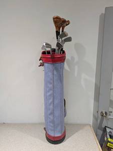 lot 97 image: BEN HOGAN SUNJET VINTAGE BAG OF GOLF CLUBS