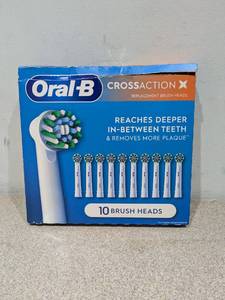 lot 56 image: 10 ORAL-B CROSS ACTION X REPLACEMENT BRUSH HEADS