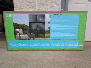 lot 77 image: INSIDEOUTSIDE GARDEN 1PC. PRIVACY SCREEN