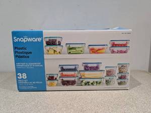 lot 101 image: SNAPWARE PLASTIC 38PC. SET