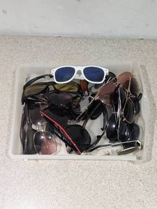 lot 106 image: ASSORTED SUNGLASSES