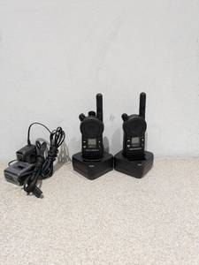 lot 107 image: SET OF 2 MOTOROLA WALKIE-TALKIES