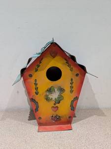 lot 120 image: METAL WELDED SIGNS (BIRDHOUSE)