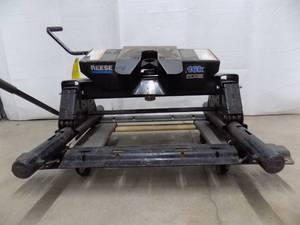 16,000 lbs Reese Slider 5th Wheel