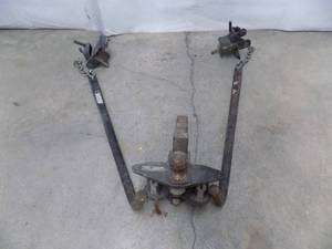 lot 13 image: Weight Distribution Hitch & Brackets