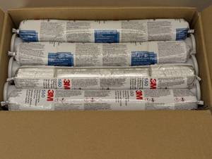 lot 61 image: 3M 550FC Polyurethane Adhesive Sealant 600 ml Capacity Black - Pkg Qty 12
