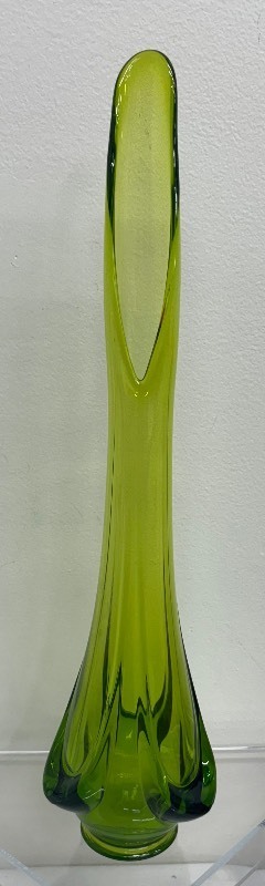 lot 22 image: Vintage Mid Century Viking Glass Epic Drape Swung Vase