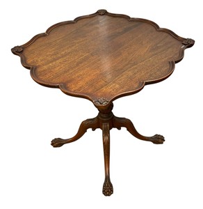 lot 27 image: Antique Victorian Mahogany Accent Scalloped Edge Table